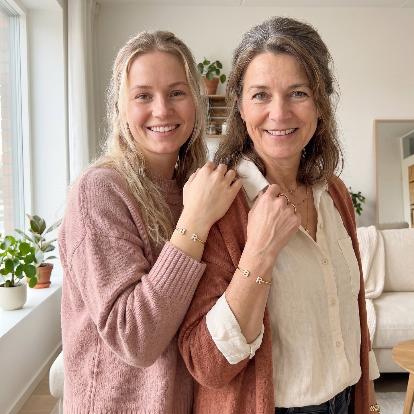 Handgemaakte Initialen Armband van Bellerou — sfeerfoto