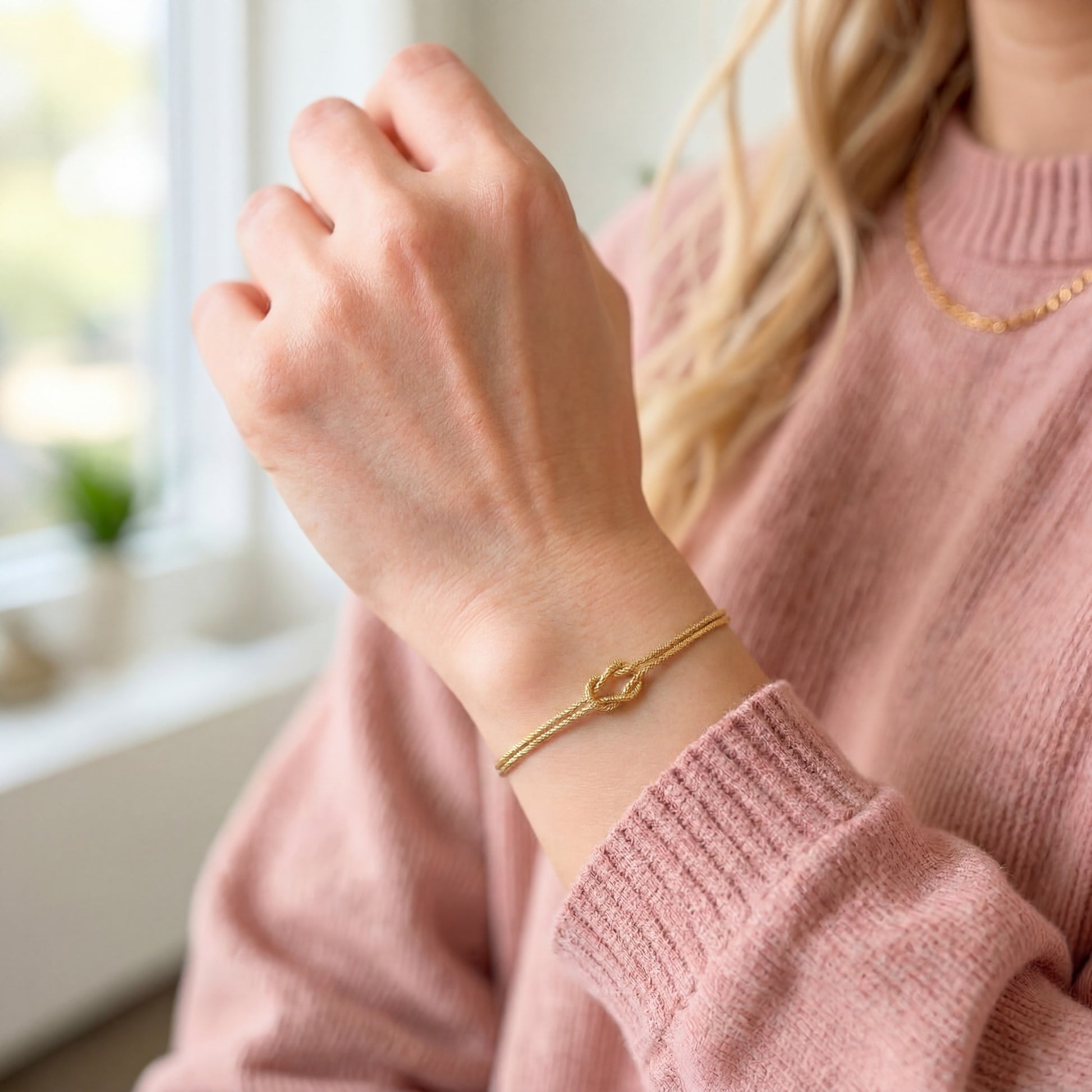 Forever Knoop Armband goud - lifestyle