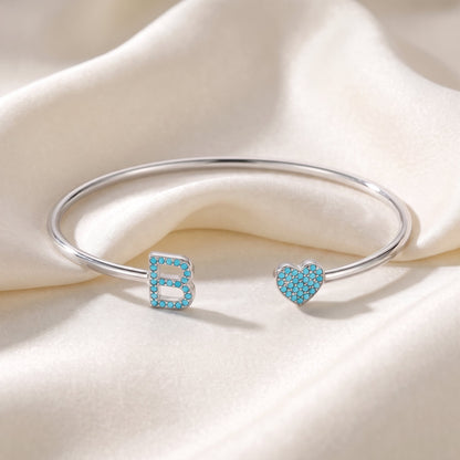 Handgemaakte Initialen Armband in zilver met turquoise steentjes