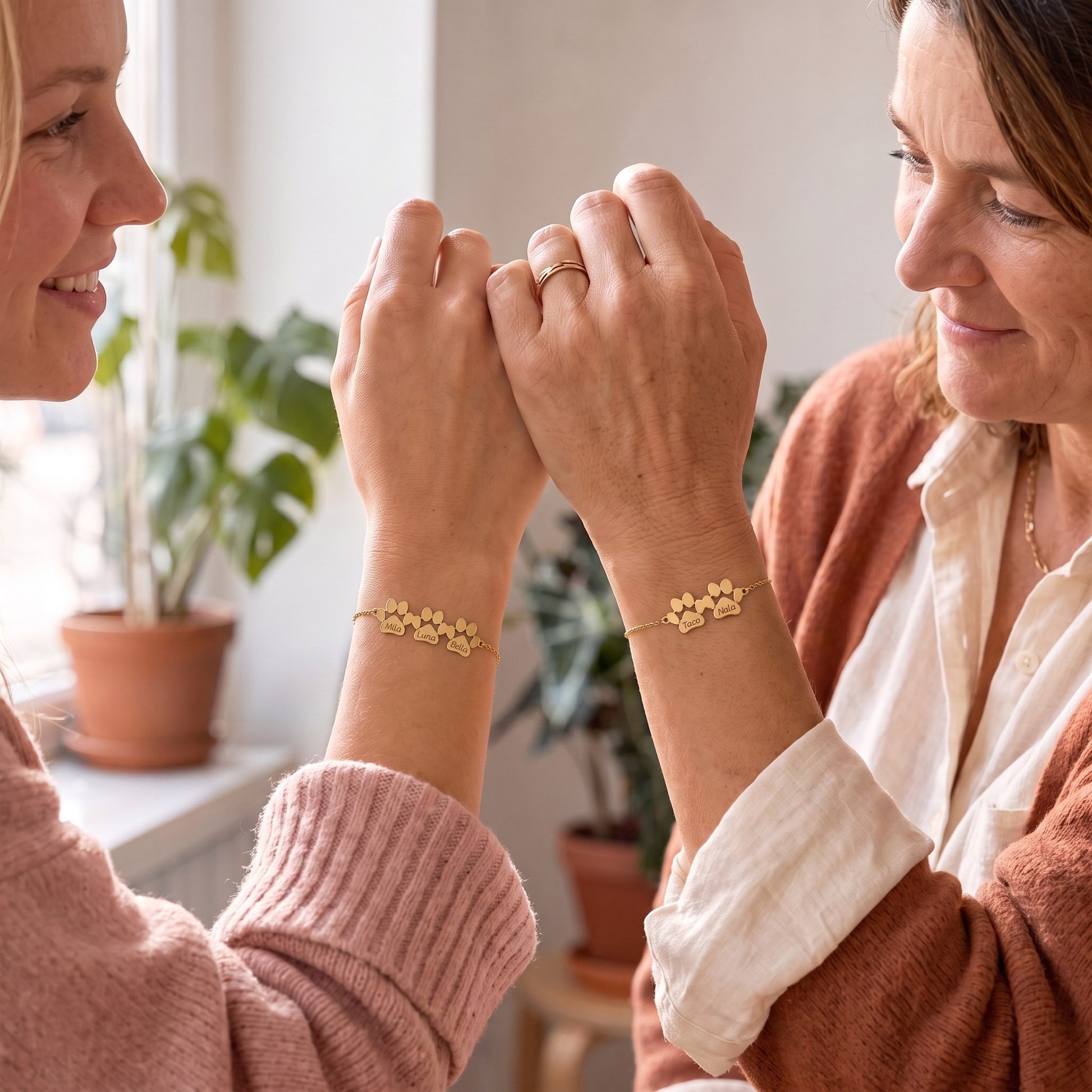 Pootjes armband samen gedragen