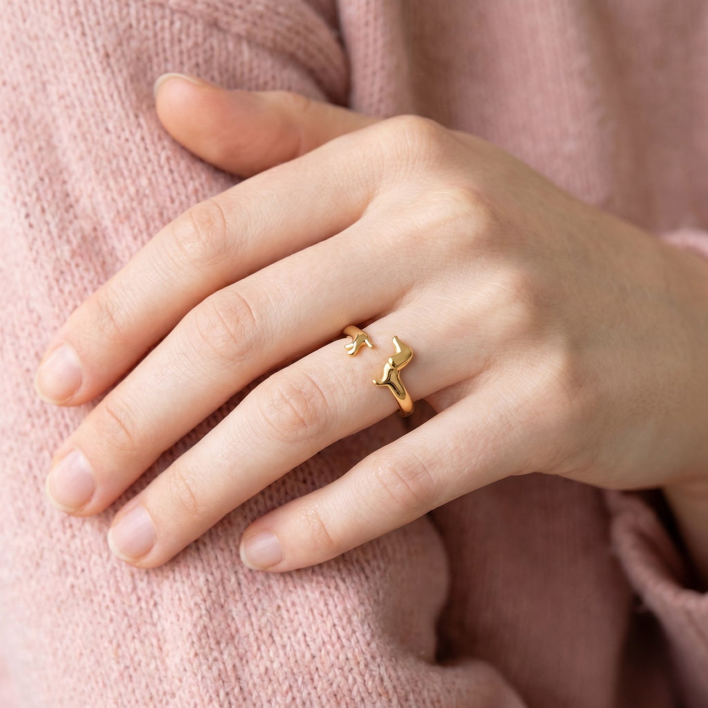 Teckel Wrap Ring om de vinger - detail